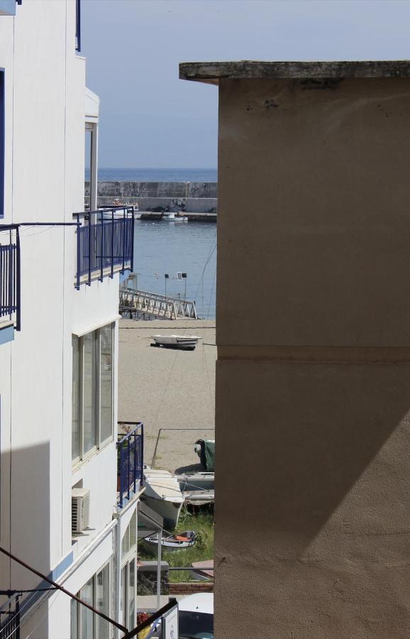 Four Rooms Naxos Giardini Naxos Exteriör bild