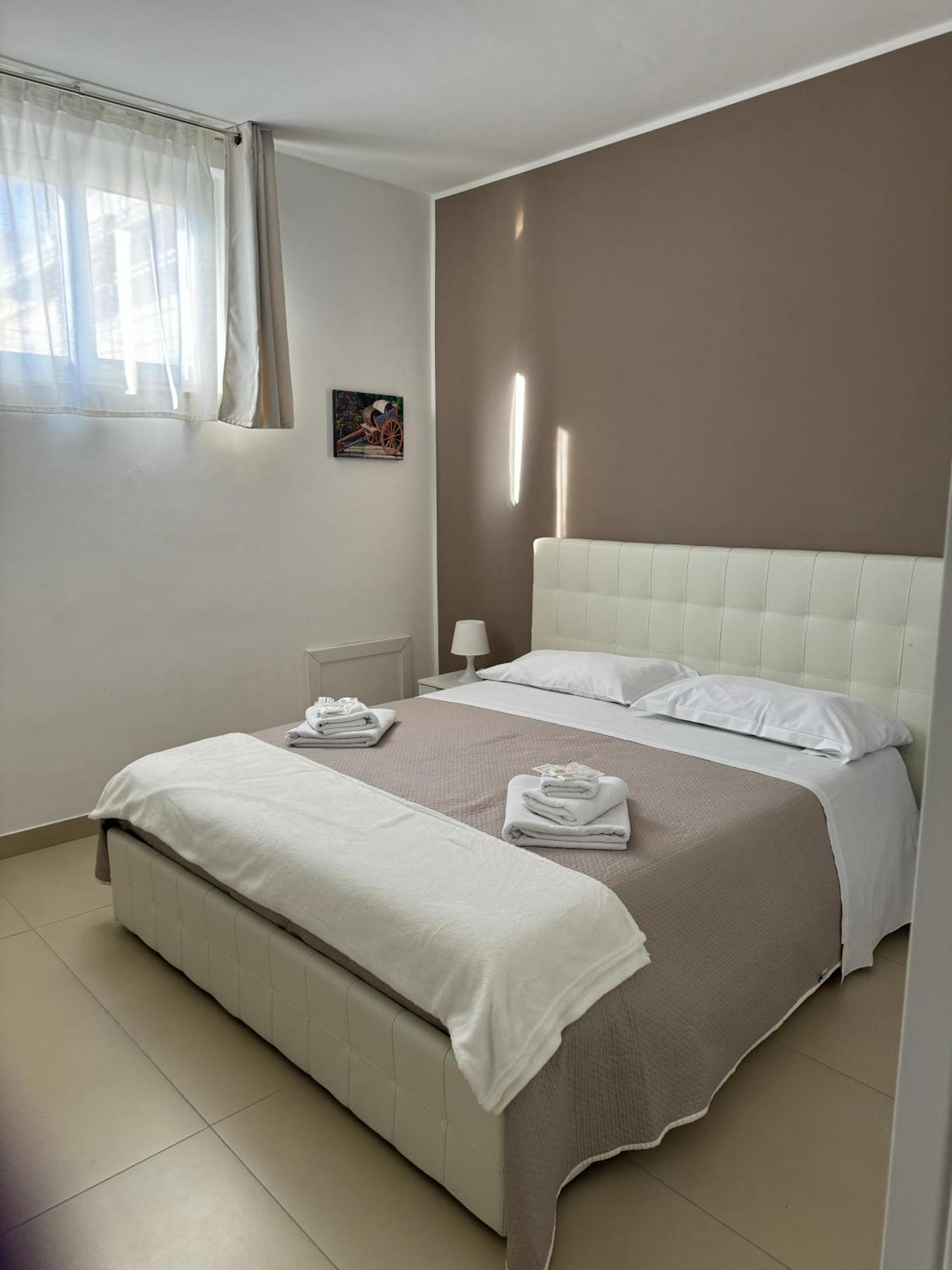 Four Rooms Naxos Giardini Naxos Exteriör bild